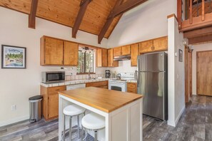 Fridge, oven, stovetop, toaster - Moonlit Pines-Cute & Cozy (Camp Connell)