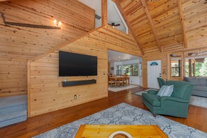 Smart TV, fireplace, video games, table football - Sequoia Ridge- Lovely Mountain Retreat (Dorrington)