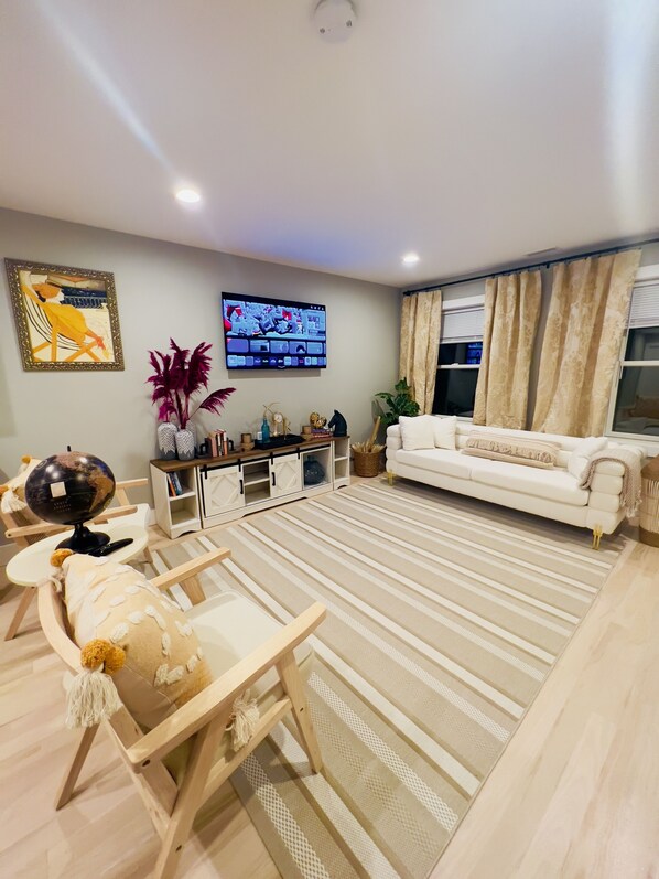 Smart TV, books, offices