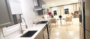 Luxury New-built - Beautiful 3 bedrooms+2 bathrooms Montclair Home