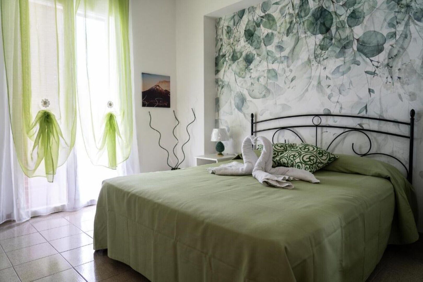 2 Schlafzimmer, Schreibtisch, Bügeleisen/Bügelbrett