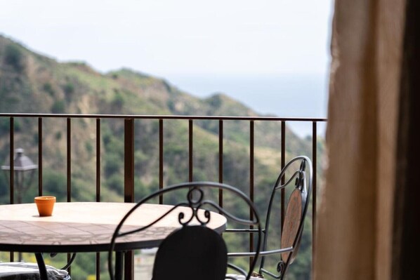 Outdoor dining - Mirador Savoca (Savoca)