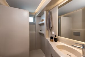 Superior Villa | Bathroom | Shower, towels - Caval Residences (Tinos)