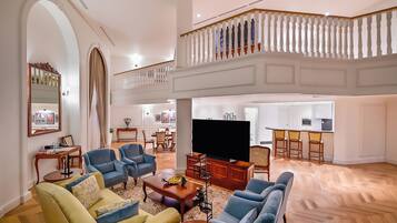 Grand Duplex Apartment