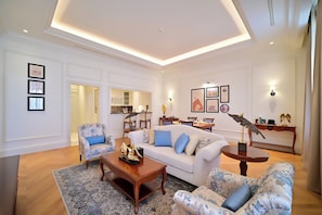 Luxe appartement | Een kluis op de kamer, individueel gedecoreerd, individueel gemeubileerd