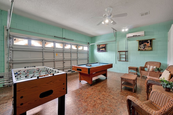 Games room - Affordable 5BR Disney Villa with Pool, Spa & Game Room - Indian Creek Community (Kissimmee)