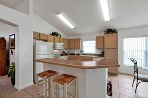 Fridge, microwave, oven, stovetop - Affordable 5BR Disney Villa with Pool, Spa & Game Room - Indian Creek Community (Kissimmee)