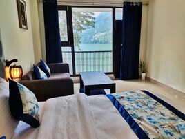 Family Double Room, 1 Bedroom, Non Smoking, Lake View | Iron/ironing board, free WiFi, bed sheets
