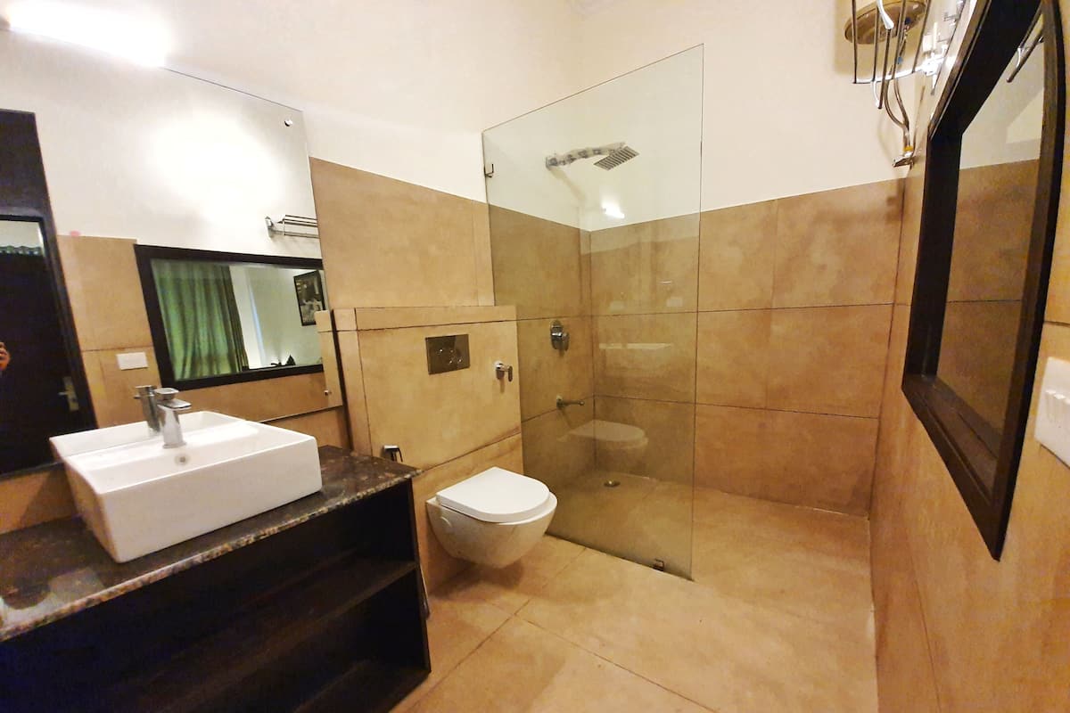 Designer toiletries, slippers, towels, soap