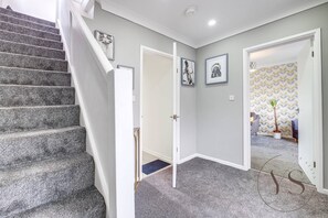 Interior - Spacious 3BR Home | Garage & Near Birmingham (West Bromwich)