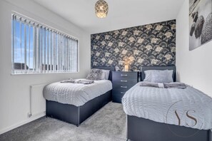 3 室のベッドルーム、アイロン / アイロン台、WiFi、ベッドシーツ