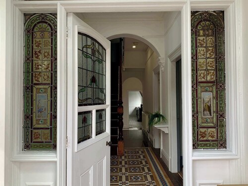 Spacious 6BR House with Driveway Parking