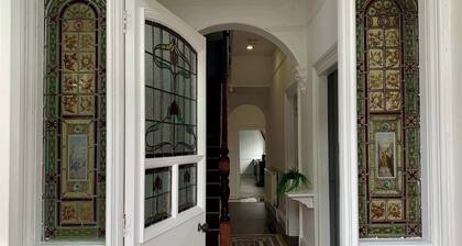 Spacious 6BR House with Driveway Parking