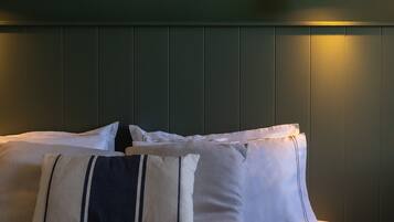 Deluxe Suite | In-room safe, soundproofing, iron/ironing board, free WiFi