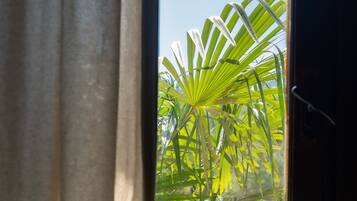 Deluxe Suite | In-room safe, soundproofing, iron/ironing board, free WiFi