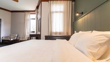 Standard Double or Twin Room, 1 Bedroom | 1 bedroom, in-room safe, soundproofing, iron/ironing board