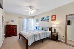 Signature-Stadtwohnung, 3 Schlafzimmer, Nichtraucher, Terrasse | 3 Schlafzimmer, individuell dekoriert, individuell eingerichtet