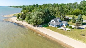 On the beach, sun-loungers, beach towels - Lakefront Beach House: Serene Getaway (Harbor Beach)