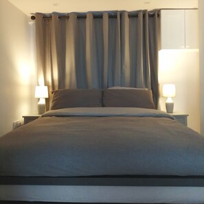 1 chambre, fer et planche à repasser, accès au Wi-Fi (inclus)