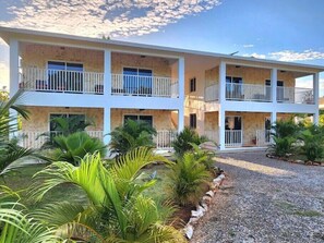 Exterior - Bella Villa large apart for 4 with pool, jacuzzi @ 5 min walk to beach! (Samaná)