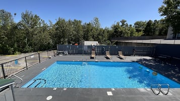 Piscine extérieure (ouverte en saison)