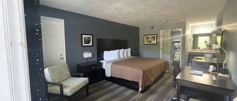 Deluxe Room | 1 bedroom, premium bedding, pillowtop beds, desk