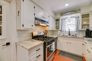 House (3 Bedrooms) | Private kitchen | Microwave, oven, stovetop, dishwasher - Pet-friendly Rockport Escape: 2 Mi to Beach! (Rockport)