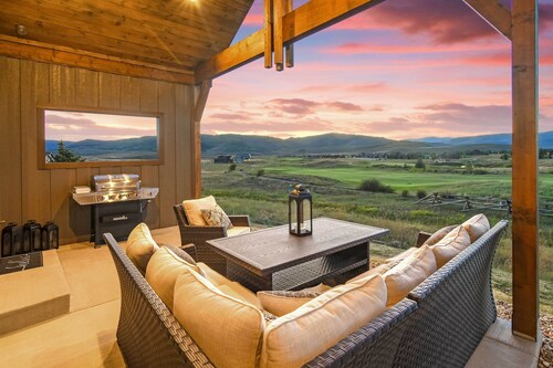 Colorado Home w/ Hot Tub! Close to Ski Resorts