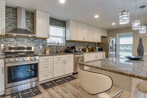 電子レンジ、オーブン、コンロ、食器洗い機