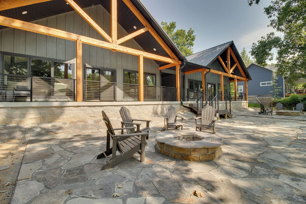 Riverfront Salesville Cabin Rental w/ Shared Dock! - Greenwood Township, AR