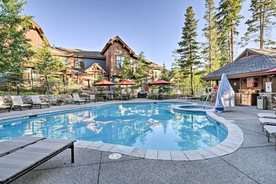Ski-in Breckenridge Condo w/ Fireplace + Balcony!