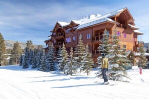 Interior - Ski-in Breckenridge Condo w/ Fireplace + Balcony! (Breckenridge)
