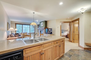 Interior - Ski-in Breckenridge Condo w/ Fireplace + Balcony! (Breckenridge)