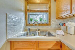 House (2 Bedrooms) | Interior - Ruidoso Cabin w/ Deck + Views: 4 Mi to Winter Park (Ruidoso)