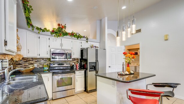Microwave, oven, stovetop, dishwasher - North Phoenix Getaway w/ Private Pool & Patio! (Phoenix)