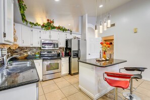 Mikrowelle, Ofen, Herdplatte, Geschirrspüler