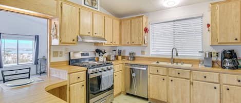 House (2 Bedrooms) | Interior