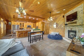 House (4 Bedrooms) | Front of property