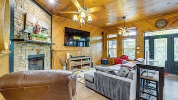 House (4 Bedrooms) | Interior