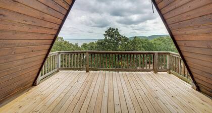 Lake Eufaula Cabin w/ Hot Tub & Large Deck