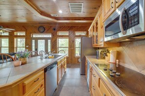 House (4 Bedrooms) | Interior