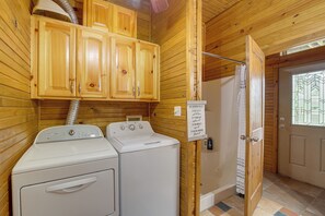 Interior - Lake Eufaula Cabin w/ Hot Tub & Large Deck (Stigler)