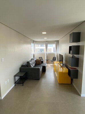 Căn hộ cơ bản | Khu phòng khách | TV 