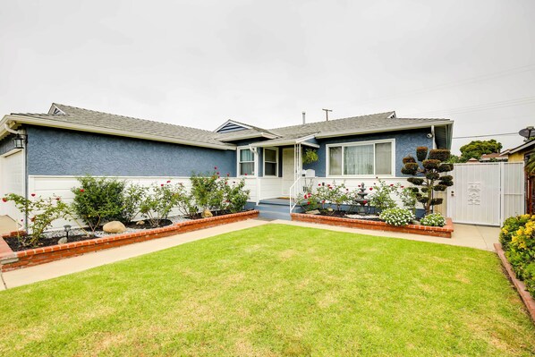 House (2 Bedrooms) | Interior - Lovely Compton Vacation Rental w/ Patio & Grills! (Compton)