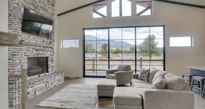 Chic Utah Getaway w/ Fireplace, Sauna & 2 Decks!