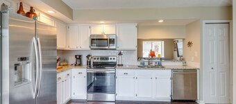 Ponte Vedra Beach Family Home: 2 Mi to Beaches!