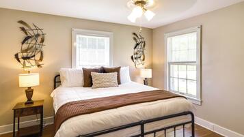 House (2 Bedrooms) | Interior