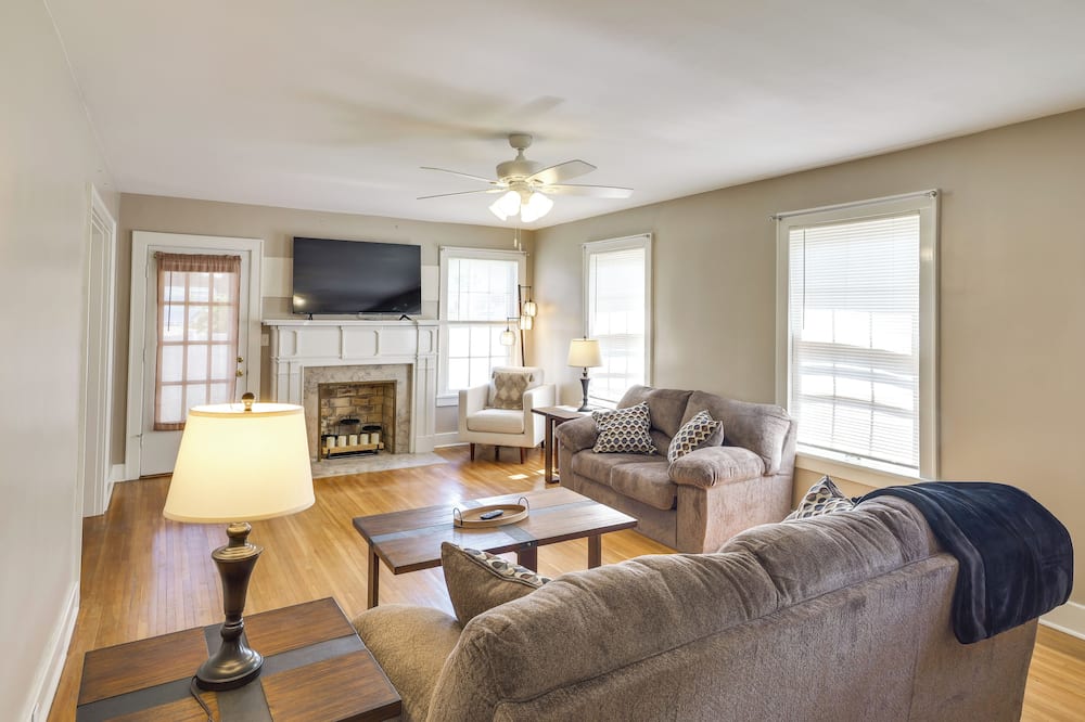 Charming Tullahoma Stay w/ Great Walkable Location - Coffee County, TN