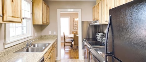 House (2 Bedrooms) | Interior