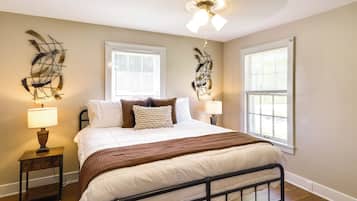 House (2 Bedrooms) | Interior